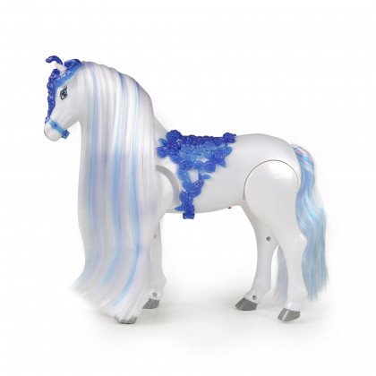 the walking horse with combing hair