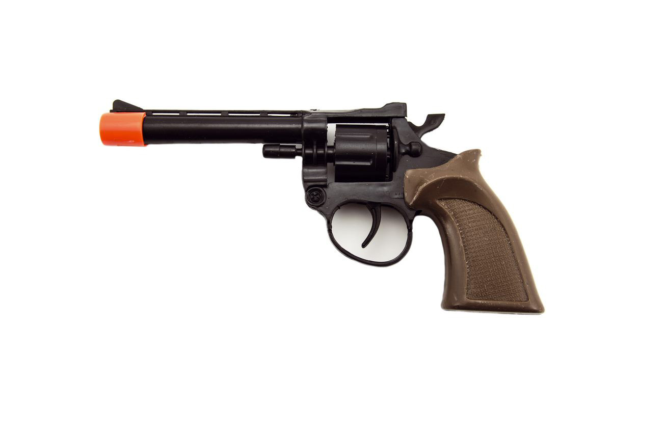 Plastic gun for capsules 8 rounds